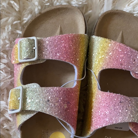 NEW✨PLACE Sandals - Picture 5 of 11